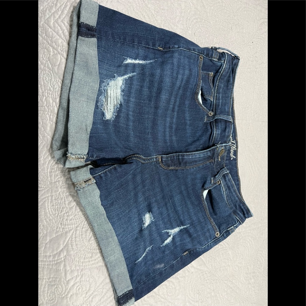 Denim shorts. Size 6. Universal thread. Barely worn.
